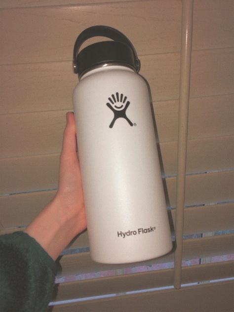 white hydroflask! White Hydroflask Aesthetic, Apocalypse Necessities, White Hydro Flask, Hydroflask Aesthetic, Luna Montana, Hydro Flask Stickers, Hydro Flask Bottle, College Necessities, Montana Style