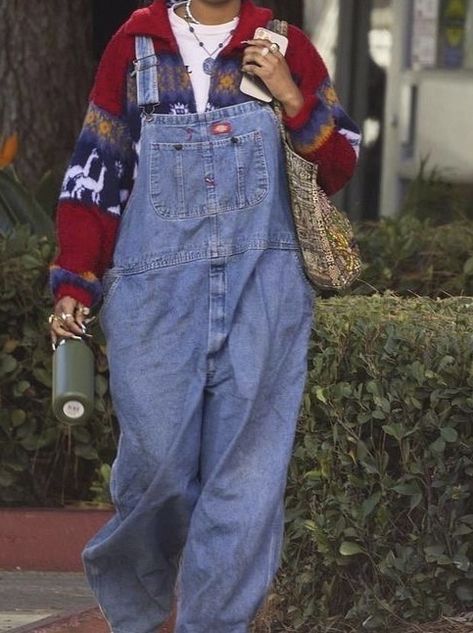 Docs And Overalls, Midsize Dungarees Outfit, Dungaree Winter Outfit, Overalls Sweatshirt Outfit, Oversized Overalls Outfit Fall, Overalls Outfit Sweater, Dungarees Winter Outfits, Overalls Outfit Autumn, Layered Overalls Outfit