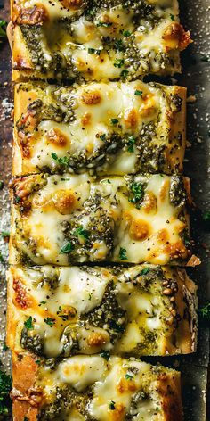 Gourmet Bread Recipes, Food Men Love, Appetizers With French Bread, Naan Garlic Cheese Bread, Healthy Pesto Dinner Recipes, Pesto Recipes Dinner Healthy, Bread Toppings Ideas, Pesto Bread Recipe, Pesto Ideas