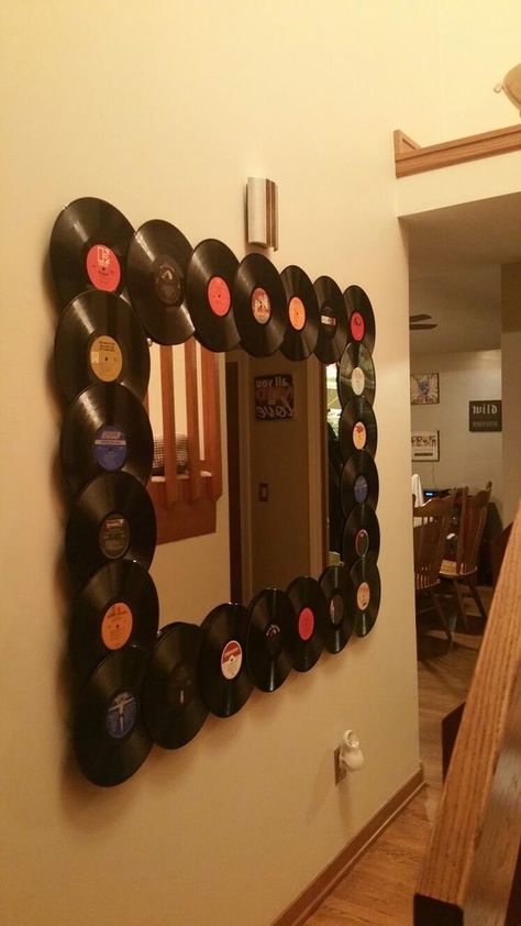 Music Themed Bathroom Ideas, Music Themed House, Rock And Roll Home Decor, Music Classroom Aesthetic, Rock And Roll Aesthetic Room, Rock Room Decor, Rock N Roll Bedroom, Diy Vinyl Record, Rock And Roll Room