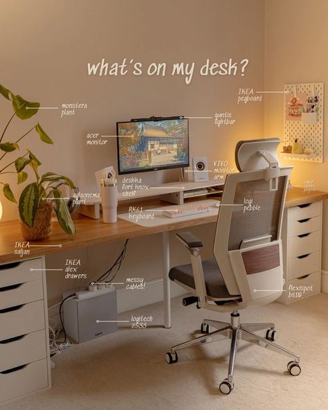 Desktop In Living Room, Gaming And Study Desk Setup, It Desk Setup, Laptop Workspace Aesthetic, Desk For Apartment, Light Wood Desk Setup, Big Desk Setup, Laptop Ipad Desk Setup, Pc Desk Setup Aesthetic