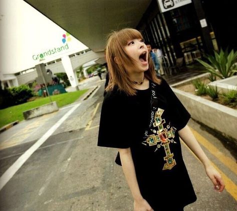 #kyary #pamyu Twitter Videos, Kyary Pamyu Pamyu, Magazine Scans, Women Money, Aesthetic Japan, Cute Cosplay, Fashion People, Kawaii Girl, Cosplay Outfits