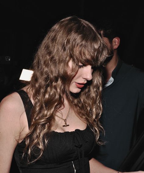 femalestunning Tumblr, Taylor Swift Fotos, Taylor Swift Street Style, Blonde Curls, Taylor Swift Hair, Romanoff, Long Live Taylor Swift, Taylor Swift Fan, Live Taylor