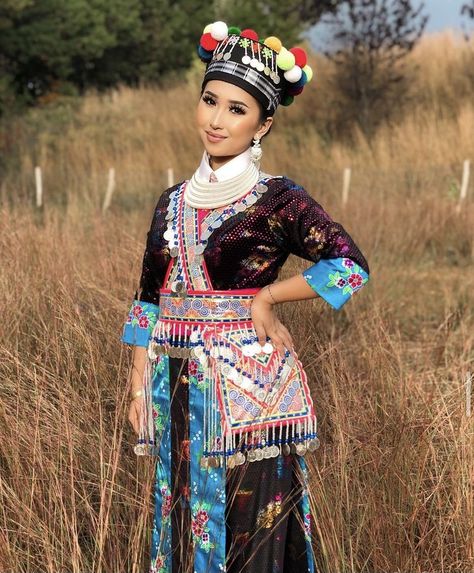 Hmong Dress, Hmong Outfit, Hmong Chinese Outfits, Modern Hmong Outfits, Hmong Clothing, Hmong Traditional Clothing, Hmong Clothes Traditional, Hmong Photoshoot, Hmong Chinese Clothes