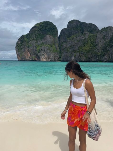 Clothes For Vietnam Trip, Island Holiday Outfits Beach Vacations, Travel Asia Outfit, Thailand Shopping Clothes, Krabi Thailand Outfit, Backpacking Thailand Outfits, Thailand Travel Outfits For Women, Vietnam Holiday Outfits, Vietnam Picture Ideas