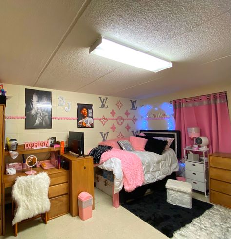 Xula Dorm Room, Dorm Room Ideas Pink And Black, Pink Black Dorm Room, Pink And Black Dorm Room Aesthetic, College Dorm Room Ideas Pink And White, Black White And Pink Dorm Room, Pvamu Dorm Room Ideas, College Dorm Room Ideas Hbcu, Black White And Pink Bedroom Ideas