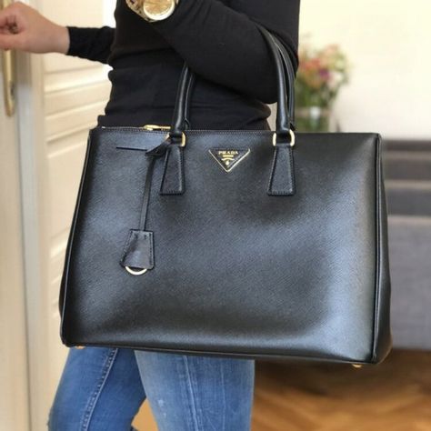 Prada Galleria Saffiano Large Leather Tote Prada Galleria Bag Outfit, Office Bags For Women, Luggage Essentials, Prada Galleria Bag, Prada Store, Closet Refresh, Office Suits, Prada Galleria, Metal Lettering