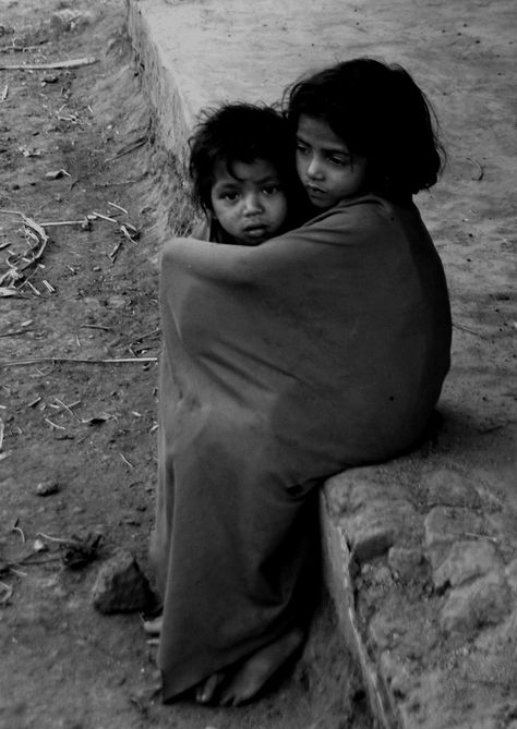 . Kind Photo, Andre Kertesz, Poor Children, People Of The World, On The Ground, My Heart Is Breaking, People Around The World, White Photography, Black And White Photography