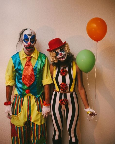 Halloween Apartment, Halloween Costume Couple, Scary Clown Costume, Pelottava Halloween, Makeup Zombie, Thanksgiving Crafts For Toddlers, Halloweenský Makeup, Clown Halloween Costumes, Thanksgiving Games For Kids