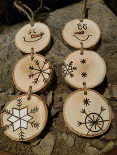 Diy Schneemann, Woodburning Projects, Snowman Christmas Ornaments, Wine Bottle Diy Crafts, Wood Burning Crafts, Wood Burning Patterns, Christmas Wood Crafts, Wood Crafts Diy, Snowman Ornaments