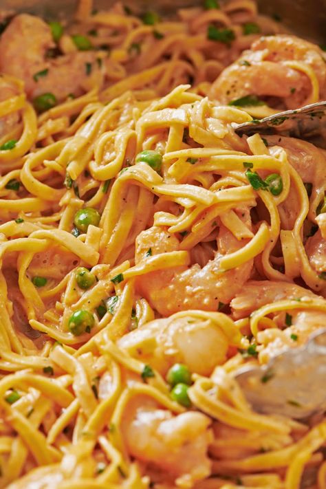 Linguine Recipes Easy, Shrimp And Peas, Linguine With Shrimp, Shrimp Linguine Recipe, Pink Sauce Pasta, Shrimp Linguine, Linguine Recipes, Caramelized Bacon, Peas Recipe