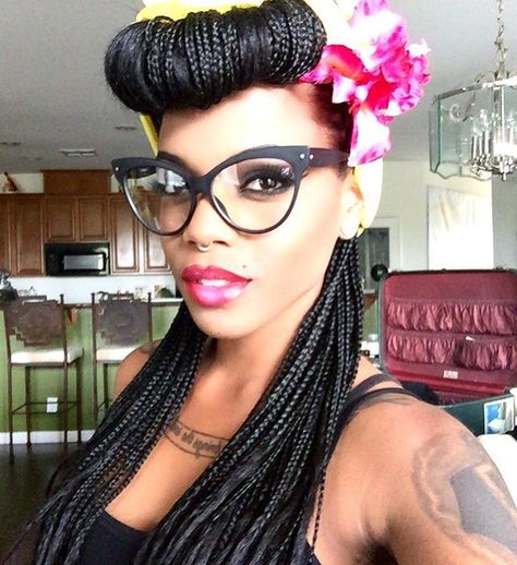 Black+Pin+Up+Hairstyle+With+Braids Hairstyle With Braids, Pin Up Hairstyles, Pin Up Curls, Mode Rockabilly, Rockabilly Mode, Retro Updo, Black Pin Up, Up Hairdos, 1950s Hairstyles