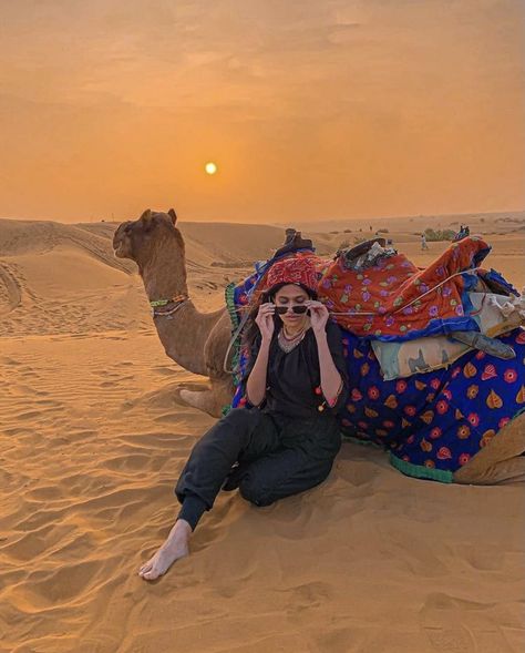 Jaisalmer Photography Travel, Desert Photoshoot Ideas, Dubai Photoshoot, Desert Pictures, Travel Instagram Ideas, Beautiful Things In Life, Beach Poses By Yourself Photo Ideas, Thar Desert, Desert Photoshoot