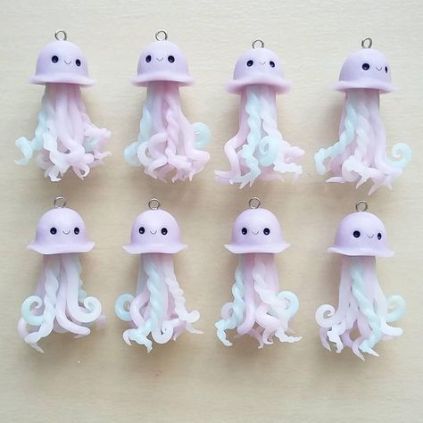 Jellyfish Polymer Clay, Polymer Clay Projects Ideas Inspiration, Jelly Fish Clay, Polymer Clay Jellyfish, Polymer Clay Mobile, Lera Inspiration, Clay Jellyfish, Beads Craft Kids, Resin Things