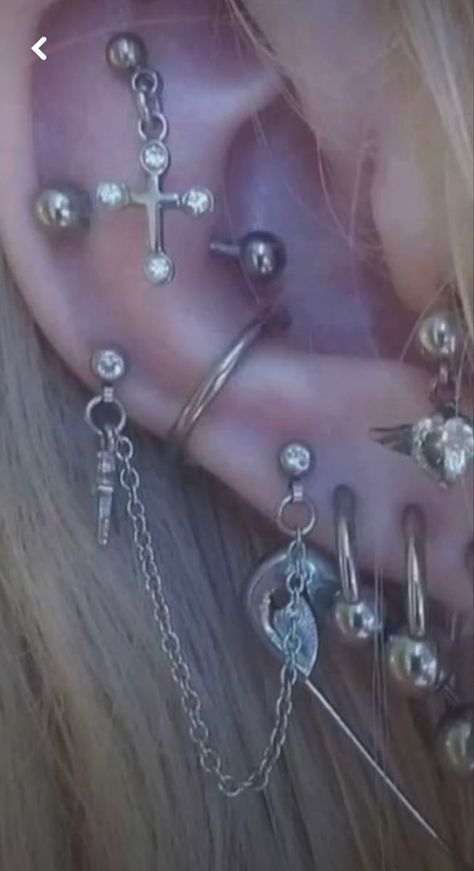 Earring Stack, Cool Ear Piercings, Face Piercings, Cool Piercings, Piercing Inspo, Facial Piercings, Cute Piercings, Jewelry Piercing, Piercings And Tattoos