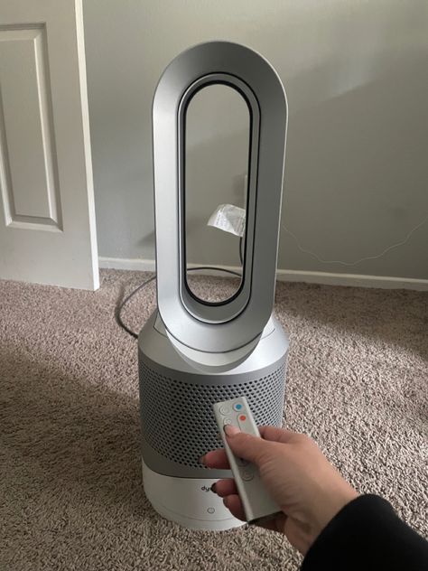 Dyson fan silver with remote control Dyson Fan In Bedroom, Dyson Fan, Will Scarlet, Mens Bedroom Decor, Mens Bedroom, Air Purifying, Desk Setup, Floor Fan, Cold Air