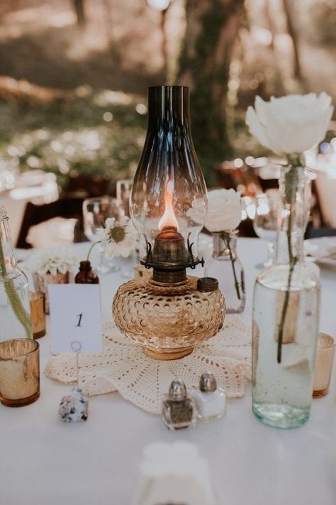 Oil Lamp Centerpiece, Cheap Wedding Table Centerpieces, Boda Diy, Wedding Lanterns, Antique Wedding, Wedding Table Centerpieces, Wedding Mood, Ranch Wedding, Junebug Weddings