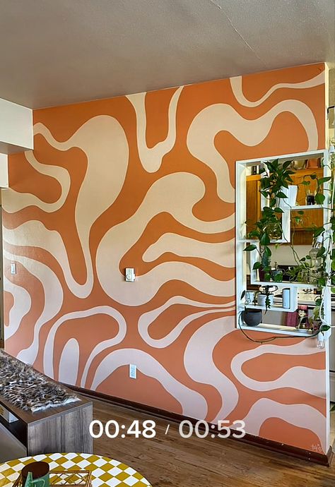 90s Interior Aesthetic, Accent Wall Painting Designs, Room Pattern Paint, Art Inspo Mural, Wall Mural Behind Tv, Wall Paint Aesthetic Bedroom, Squiggly Line Wall Paint, Squiggle Wall Mural Diy, Funky Accent Wall Paint