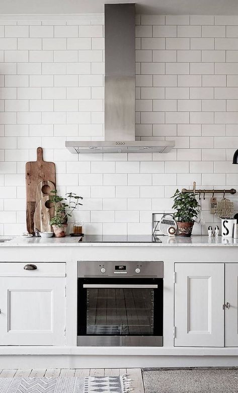 BEAUTIFUL Kitchen Splashback Tiles, Casa Cook, Tile Splashback, Designer Kitchen, Kitchen Splashback, Kitchen Tile, Trendy Kitchen, Renovation Ideas, Kitchen Tiles