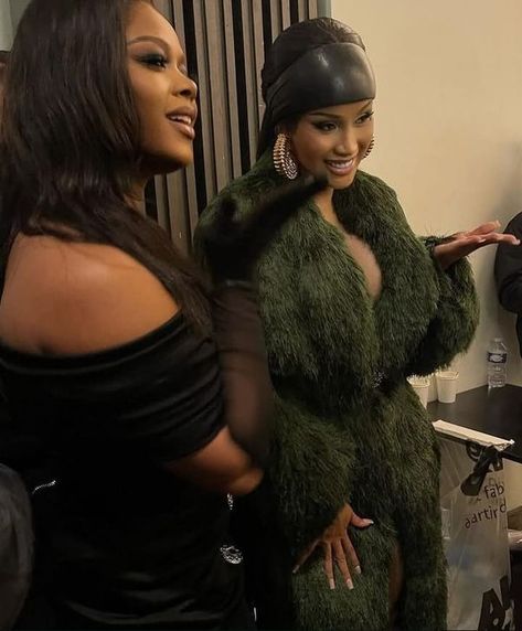 Best Cardi B Photos, Cardi B Memes, Keep The Conversation Going, Classic Hollywood Movie Stars, Baby Momma, New Picture, Carpet Looks, Hollywood Regency Style, Celebrity Moms