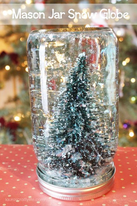 Mason Jar Snow Globes Quick Holiday Crafts, Jar Snow Globes, Snow Globe Mason Jar, Mason Jar Snow Globe, Homemade Snow Globes, Holiday Mason Jar, Jars Snow, Globe Crafts, Diy Snow Globe