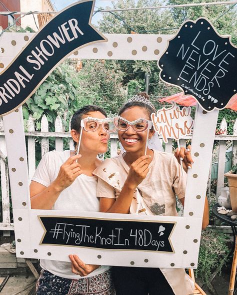 bridal shower ideas polaroid theme frame photobooth Creative Bridal Shower Ideas, Bridal Shower Props, Theme Bapteme, Frame Mirrors, Bridal Shower Decorations Diy, Bridal Shower Activities, Bridal Shower Photos, Bride Shower, Pre Wedding Party