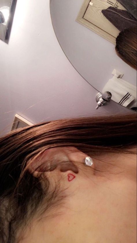 Star Finger Tattoo, Side Of Ear Tattoo, Behind Ear Tats, Herren Hand Tattoos, Behind Ear Tattoos, Body Details, Small Tats, Neck Tattoos Women, Petite Tattoos