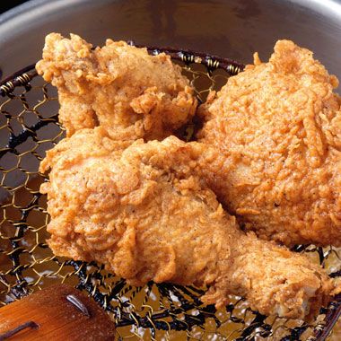 Bourbon Brined Fried Chicken - Damaris Phillips Chicken Broast, Making Fried Chicken, Buttermilk Fried Chicken, Fried Chicken Recipes, Think Food, It Goes On, Deep Fried, Frying, Buttermilk