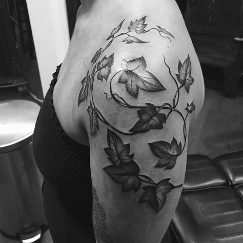 Ivy Tattoo Around Arm, Leaves Of Lorien Tattoo, Fall Leaves Tattoo, North Star Tattoos, Ivy Tattoo, Leaves Tattoo, Tattoos Inspo, Flower Tattoo Ideas, Vine Tattoos