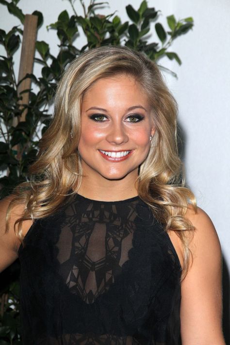 Olympic Legend Shawn Johnson Talks Addiction and How It Affected Her C-Section | Olympic legend Shawn Johnson is opening up about her addictions after welcoming her third child into the world. News Baby Growth Chart, Shawn Johnson, Nfl Football Players, Third Child, Baby Schedule, Nylon Magazine, Second Pregnancy, Baby Growth, C Section