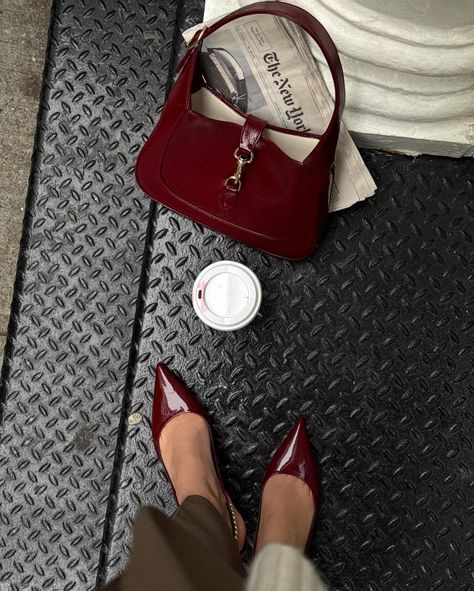 Red Bag Outfit, Burgundy Aesthetic, Heels Aesthetic, Bag Outfit, Red Bag, Fall Capsule Wardrobe, Fall Photoshoot, Bags Aesthetic, French Chic