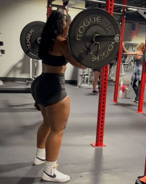 April Epps on Instagram: "Do you prefer front squats or back squats.. why do you prefer that particular variation?  #excercise #fypシ #fitgirls #fitwomen #squats #explorer" Number 8 Haircut Men, Thick Gym Goals, Toned Body Type Black Women Gym, How Many Squats A Day To See Results, Sza Body Goals, Girl Working Out, Black Women Working Out, Working Out Vision Board, Body Inspirations Fitness