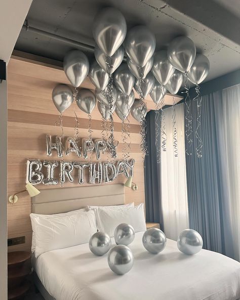 Birthday ideas? Beautiful hotel balloons for him✨ Made ready from office and positioned straight to your room. All done before your arrival 🎈🎉 Arrange a surprise setup for your loved with us in less than 5 minutes. Simple steps to book 👇 ➡️ DM us ➡️ Note where you’ll be staying ➡️ Attach an image of the what you’re after ➡️ Leave the rest with us We work across London and outside surrounding areas📍 Next day delivery available 🎉 Hotels are all tagged on posts 🪄 • • #hoteldecor #... Simple Birthday Room Decorations, Airbnb Birthday Decorations, Hotel Birthday Decor, Birthday Hotel Room For Him, 24th Birthday Ideas For Him, Hotel Birthday Decorations, Airbnb Birthday, Birthday Hotel, Boyfriends Birthday Ideas