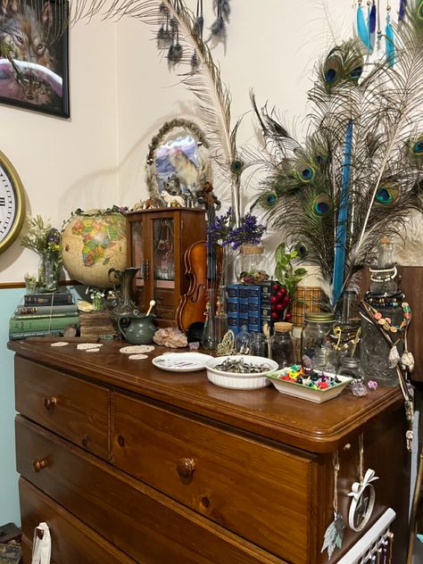 Vintage Knick Knacks Aesthetic, Eclectic Dresser Decor, Organized Maximalist Bedroom, Dark Eclectic Maximalism, Maximalist Shelf Decor, Maximalist Shelf, Bedroom Trinkets, Jewelry Bedroom, Cluttercore Bedroom