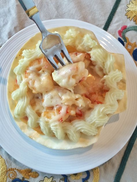 Coquille St Jacques, Lobster Dishes, Turnover Recipes, Italian Recipes Traditional, Shrimp Recipes For Dinner, Scallop Recipes, Cooking Seafood, Food Garnishes, Healthy Crockpot