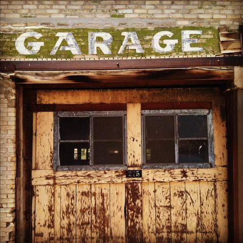 Old Garage in southern Utah Shop Architecture, Garage Game Rooms, Vintage Garage, Old Garage, Vintage Industrial Decor, Auto Repair Shop, Garage Shop, Southern Utah, Parking Garage