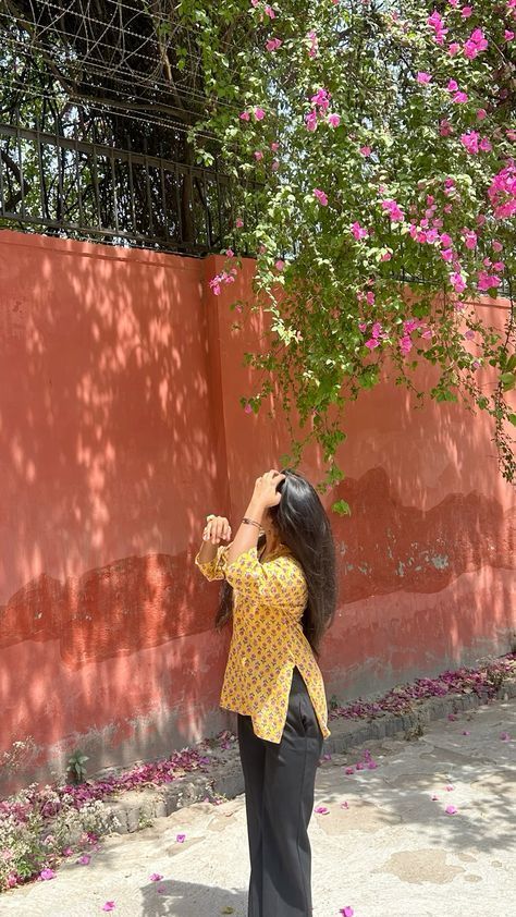 Short Kurti Poses Photography, Asthetic Girls Indian, Girls In Kurti Aesthetic, Pose For Chubby Women, Short Kurti Photo Ideas, Kurti Pics Poses, Desi Girl Aesthetic Kurti, Short Kurti Poses, Girls In Kurti