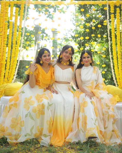 Haldi Decoration For Bride, Haldi Lehenga For Bride Sister, Shaadi Dress For Bride Sister, Haldi Family Outfits, Haldi Ceremony Outfit For Bride Indian Saree, Haldi Outfits Bride, Haldi Simple Dress, Mehndi Ceremony Outfit For Sister, Mehandi Ceremony Outfit For Bride