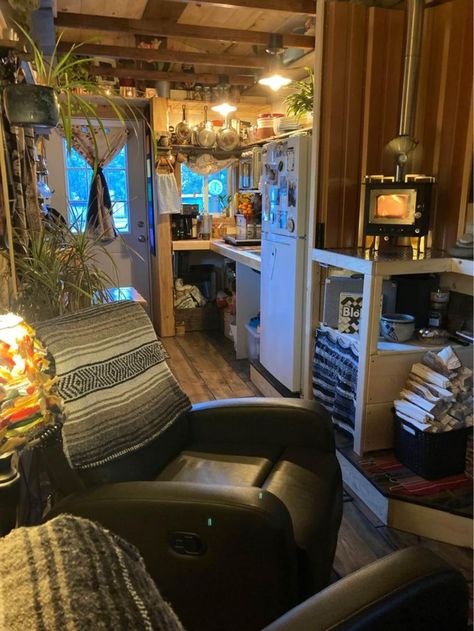 Tiny Home Layout Cabin, Tiny Rustic Cabin Interior, Cozy Tiny Cabin, Tiny Cabins Interiors Rustic, Boho Tiny House Interiors, Tiny Cozy House, Cozy Tiny House Interior, Tiny Home Aesthetic, Small Cabin Interiors Cozy