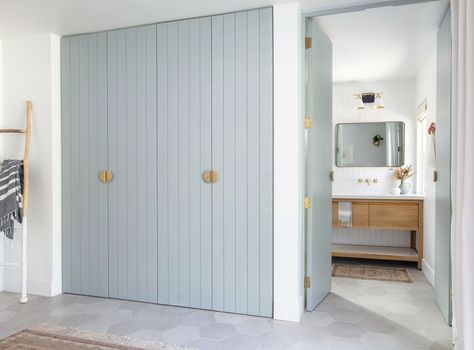 California Cool - Eclectic - Bathroom - San Diego - by Blythe Interiors | Houzz Bedroom Cupboard Doors, Painted Bedroom Doors, Kids Bathrooms, Bedroom Built In Wardrobe, Nursery Rooms, Eclectic Bathroom, Upstairs Hallway, Oyster Bay, Paint Colour