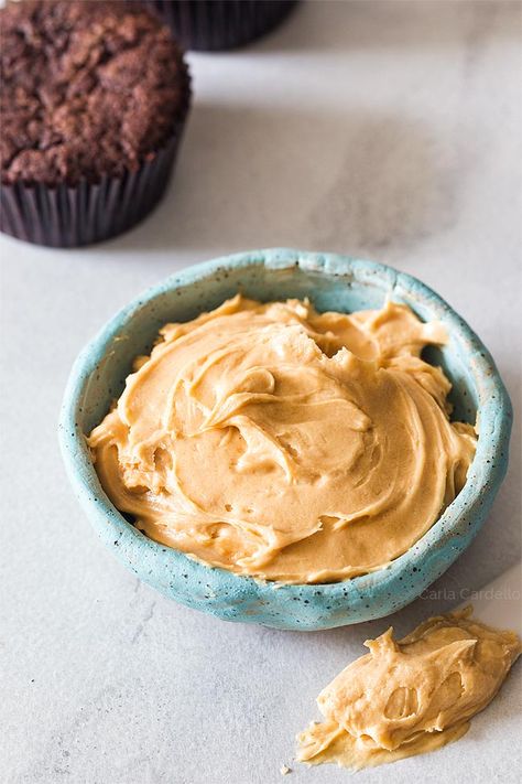 Best Peanut Butter Frosting, Peanut Butter Buttercream Recipe, Peanut Butter Frosting Easy, Cake For Two Recipe, Butter Frosting Recipe, Small Chocolate Cake, Peanut Butter Frosting Recipe, 6 Inch Cake, Chocolate Buttercream Recipe