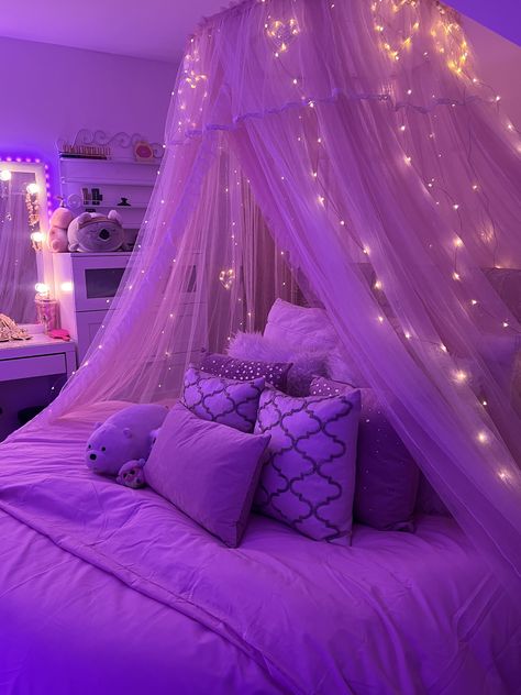 Coquette canopy bedroom Purple Princess Bedroom Ideas, Lavender Canopy Bed, Light Purple Aesthetic Room Decor, Princess Canopy Bed Aesthetic, Girly Purple Bedroom, Bed With Canopy And Lights, Girls Canopy Bedroom Ideas, Purple Bed Canopy, Cozy Princess Bedroom