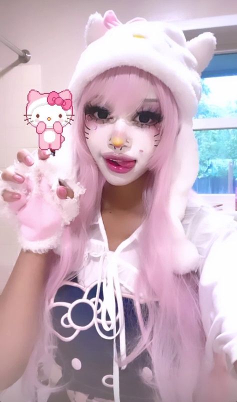 Best Halloween Couple Costumes, Cute Couple Halloween, Halloween Couple Costumes, Hello Kitty Costume, Cute Clown Makeup, Kitty Makeup, Baby Cosplay, Eyeliner Designs, Hello Kitty Baby