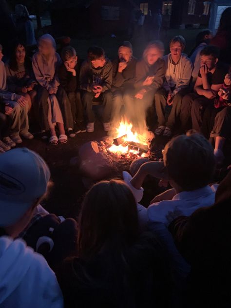 Campfire Worship Night, Campus Ministry Ideas, Church Community Aesthetic, Vbs Aesthetic, Worship Night Aesthetic, Campfire Aesthetic Friends, Worshipping Aesthetic, Youth Camp Aesthetic, Bible Camp Aesthetic