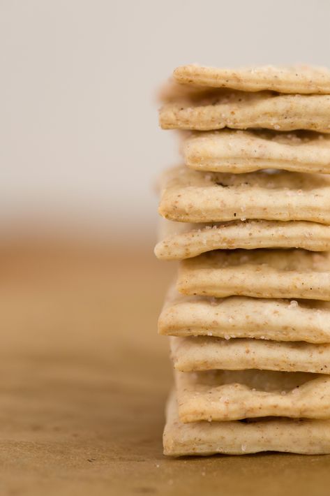 Susan Gregory shares another Daniel Fast recipe with us! How about baking some homemade crackers? Making crackers is quick, easy and fun. They can be made with various seasonings and many different… Daniel Fast Recipe, Daniel Fast Snacks, Fastest Bread Recipe, Daniel Fast Food List, Daniel Fast Diet, Daniel Fast Meal Plan, The Daniel Fast, Fast Bread, High Sugar Fruits