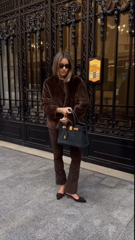 Lovisa Barkman (@lovisabarkman) • Instagram photos and videos Hermes Birkin Outfit, Brown Fur Jacket Outfit, Winter Classy Outfits, Birkin Outfit, Outfit Ideas Brown, Brown Outfit Ideas, Brown Outfit Aesthetic, Brown Fur Jacket, Brown Skirt Outfit