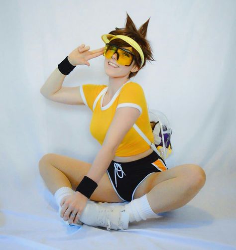 #cosplay #bukkitbrown #overwatch #tracer Bukkit Brown, Tracer Cosplay, Cosplay Memes, Girl Reference, Transition Goals, People References, Funny Cosplay, Video Game Cosplay, Epic Cosplay