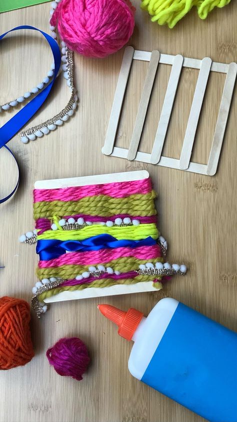 Weaving With Kindergarten, Montessori Weaving Activities, Popsicle Stick Loom Weaving, Popsicle Stick Creations, Stick Weaving Projects, Popsicle Stick Weaving, Easy Weaving Projects, Weaving Projects For Kids, Weaving Activities