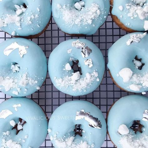 Blue Doughnut Aesthetic, Light Blue Desserts, Blue Donuts Aesthetic, Blue Dessert Aesthetic, Pastel Blue Food, Blue And Silver Aesthetic, Light Blue Food, Blue Doughnut, Blue Donuts