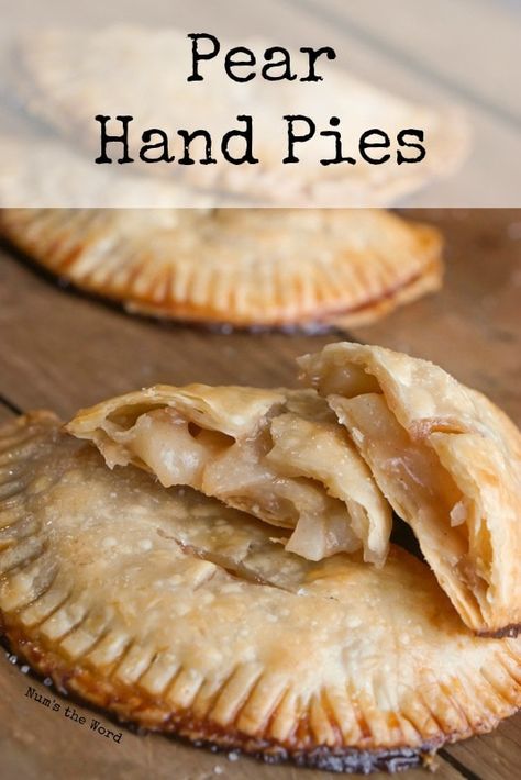 Pear Hand Pies Easy, Mini Pear Pies Puff Pastries, Pear Hand Pies, Fresh Pear Recipes, Pear Pie Filling, Ukrainian Desserts, Pear Recipes Easy, Pear Tart Recipe, Pear Pie Recipe